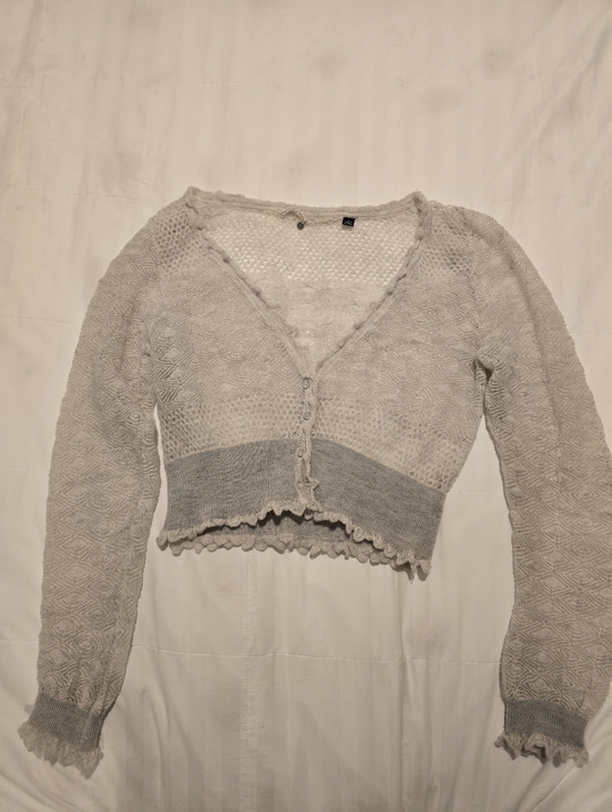 Knitted & Knotted Sweaters - Knitted & Knotted Cropped Light Gray Lace Knit Sweater Top M/L